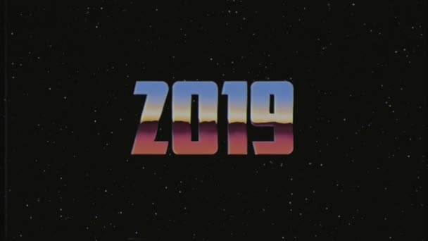 Brillante estilo retro años 80 90 2019 nuevo año texto volar dentro y fuera en estrellas espacio VHS efecto animación fondo bucle nuevo vacaciones único vintage hermoso dinámico alegre colorido vídeo metraje — Vídeos de Stock