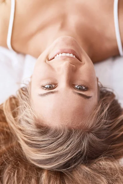 True Beauty Top View Cheerful Beautiful Woman Lying Bed Smiling — Stock Photo, Image