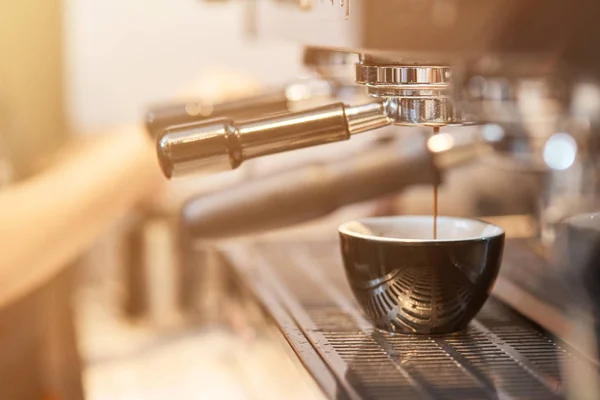 Γευστικό Ρόφημα Κοντινό Πλάνο Της Μηχανής Του Καφέ Κάνει Νόστιμο — Φωτογραφία Αρχείου