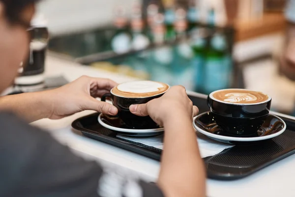 Prueba Nuestro Mejor Café Primer Plano Camarero Profesional Que Sirve —  Fotos de Stock