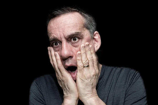 Closeup Retrato Alto Contraste Homem Horrorizado Chocado Com Mãos Cara — Fotografia de Stock