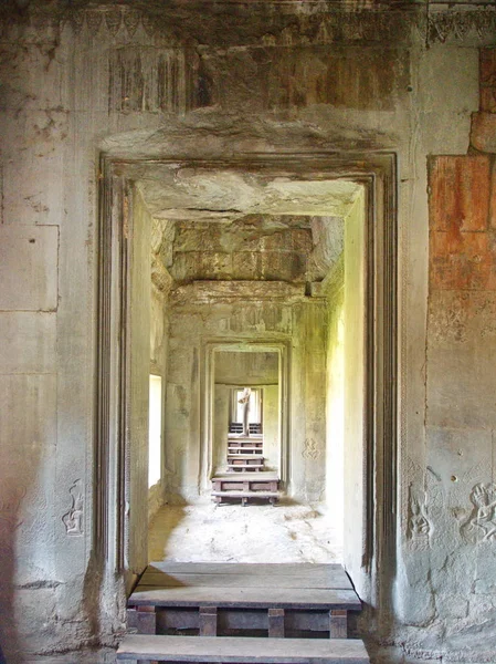 Primo piano texture di scultura in pietra nel Tempio di Angkor Wat in — Foto Stock