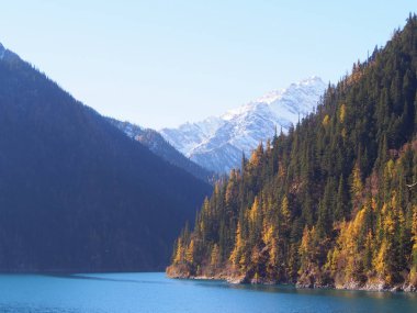 Güzel Göl ve Dağ Jiuzhaigou. Doğa Saklıdır. Nationa