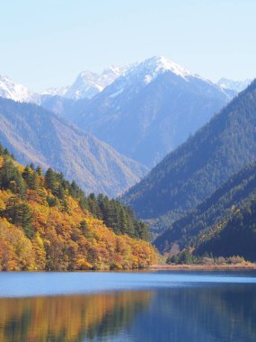 Güzel Göl ve Dağ Jiuzhaigou. Doğa Saklıdır. Nationa