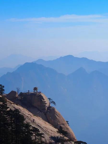 Une vue imprenable depuis le sommet de la montagne Huashan. Xian, Chine — Photo