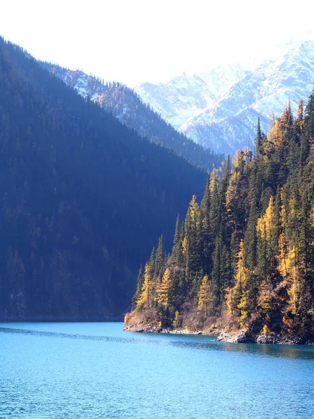 Güzel Göl ve Dağ Jiuzhaigou. Doğa Saklıdır. Nationa