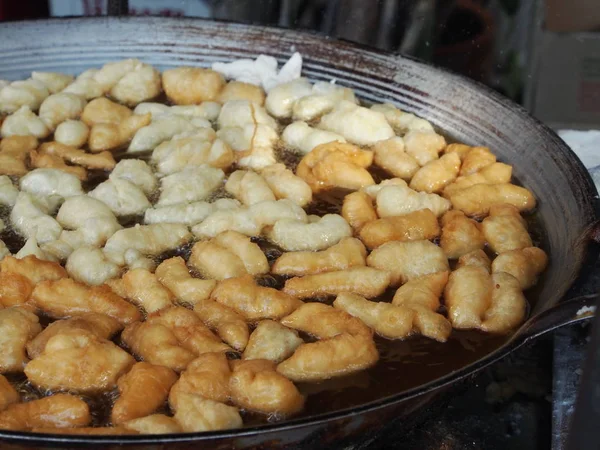 The Making of  White Sponge Cake, Pa Tong Go , Oil Pastry from B