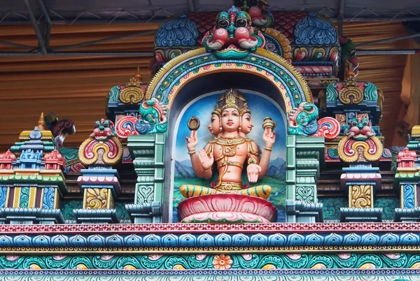 Den färgstarka hinduiska templet i Bangkok, Thailand — Stockfoto