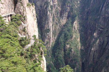 Taş Dik Adımlar . Trekking yürüyüş yürüyüş Huangshan Dağı. 