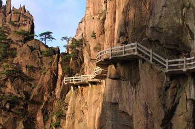 Taş Dik Adımlar . Trekking yürüyüş yürüyüş Huangshan Dağı. 