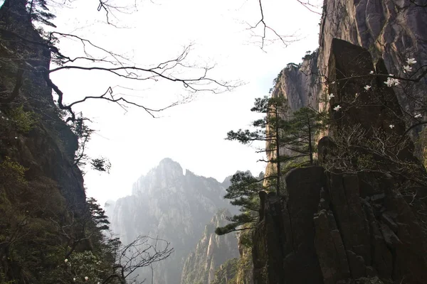 Удивительный вид на гору Хуаншань, Желтая Гора. A — стоковое фото