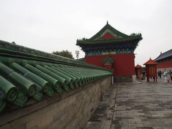 Himlens tempel i detalj. Dörr och fönster samt tak. Tr — Stockfoto