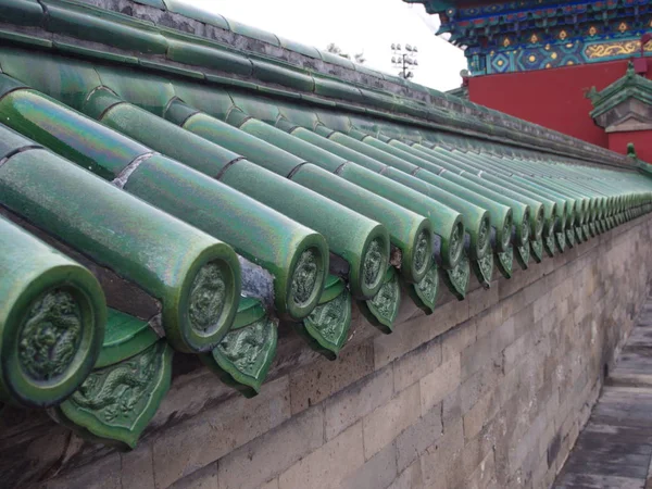 Himlens tempel i detalj. Dörr och fönster samt tak. Tr — Stockfoto