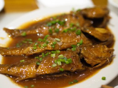 Nefis bir tadı olan üç balık. Pekin'de yenilir ve alınır. Chi