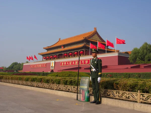 Çin Güvenlik Görevlisi Tian bir erkek Pekin C Square.Travel — Stok fotoğraf