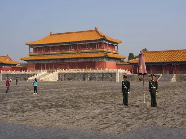 Guardia de seguridad china en Tian y los hombres Square.Travel en Beijing C —  Fotos de Stock