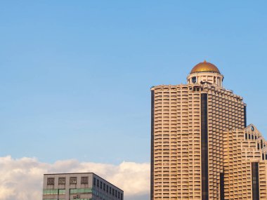 Labua Devlet Kulesi , Altın Çatı. 21 Eylül 2017. Ba