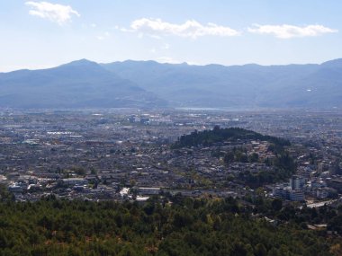Elephant Hill, bir ş tepesinden Lijiang Old Town bir görünüm