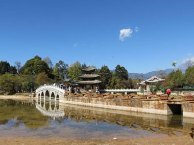 Siyah Ejderha Havuzu. Doğal Jade Spri en ünlü gölet