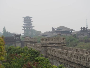 Üç krallık parkının romantizmi. Wuhan, Çin'de 20 yılında seyahat