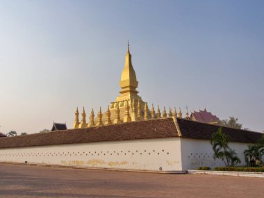 Pha That Luang cen bir altın kaplı büyük Budist stupa olduğunu