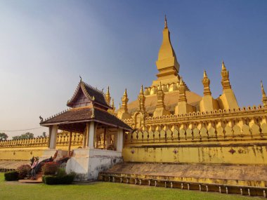 Pha That Luang cen bir altın kaplı büyük Budist stupa olduğunu