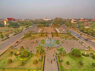 Patuxai, Vientiane, Laos ve buil'in merkezinde yer alan bir savaş anıtıdır.