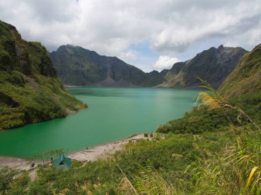 Pinatubo Yanardağı'nın Kükürt Gölü. Clark, Filipinler'de seyahat edin