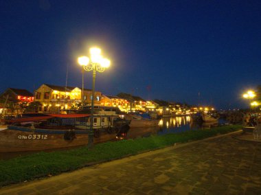Hoi An Ancient Town, Vietnam'ın orta kıyısında yer almaktadır. Bu, 