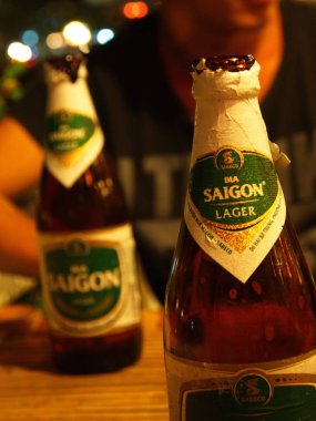 Hoi An Ancient Town'daki Saygon Bira şişesinin yakın çekimini. Tr