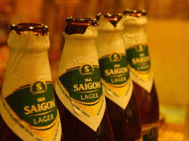 Hoi An Ancient Town'daki Saygon Bira şişesinin yakın çekimini. Tr