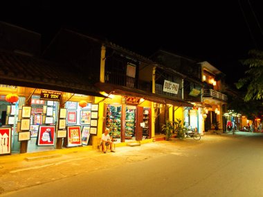 Hoi An Ancient Town, Vietnam'ın orta kıyısında yer almaktadır. Bu, 