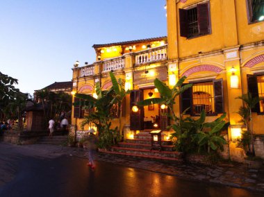 Hoi An Ancient Town, Vietnam'ın orta kıyısında yer almaktadır. Bu, 