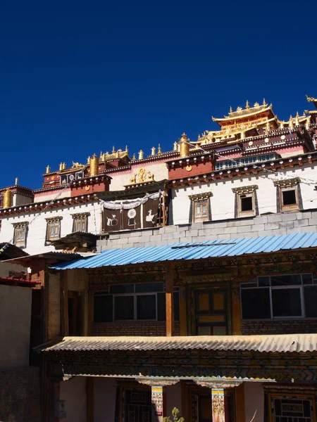 Songzanlin Lama tibetanska tempel i Zhongdian eller Shangli La City. — Stockfoto