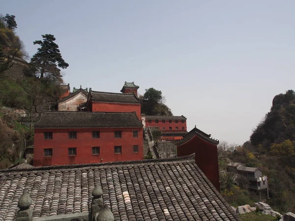 Wudang Tempel und wudang Bergsteigen. der Ursprung des chinesischen Taoismus — Stockfoto