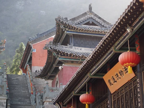 Wudang Tempel und wudang Bergsteigen. der Ursprung des chinesischen Taoismus — Stockfoto