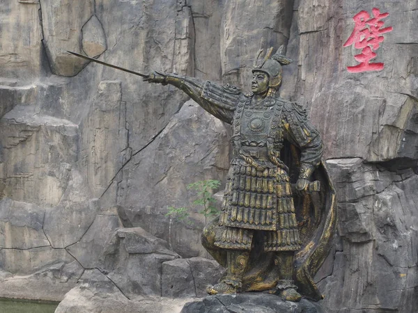 Üç krallık parkının romantizmi. Wuhan, Çin'de 20 yılında seyahat