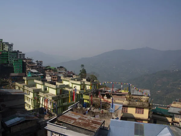 Gangtok, SIKKIM, ÍNDIA, 17 de abril de 2011: Vista sobre a cidade — Fotografia de Stock