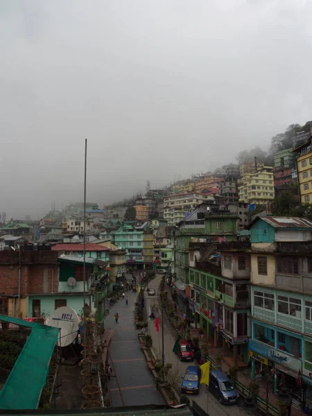 Gangtok, SIKKIM, ÍNDIA, 17 de abril de 2011: Vista sobre a cidade — Fotografia de Stock