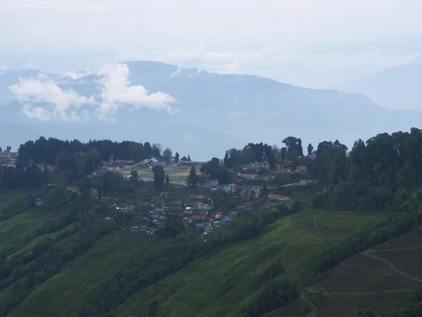 Gangtok, SIKKIM, INDIA, 17 DE ABRIL DE 2011: Vista sobre la ciudad ce — Foto de Stock