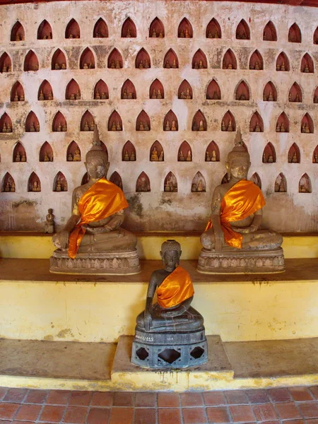 Wat Si Saket é um templo budista que anteriormente detinha a Esmeralda — Fotografia de Stock