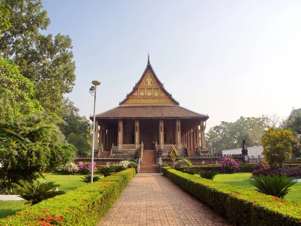 Wat Si Muang ou Simuong est un temple bouddhiste situé à Vientiane — Photo