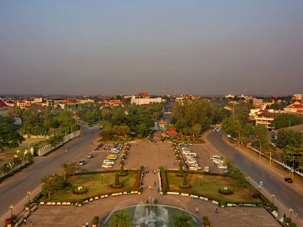 Patuxai, Vientiane, Laos ve buil'in merkezinde yer alan bir savaş anıtıdır. — Stok fotoğraf