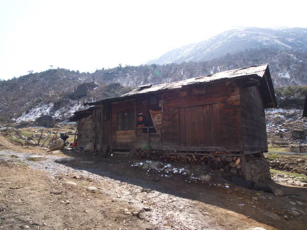 Cesta do údolí Jumthang, Sikkim India, 15. dubna 2013: Y — Stock fotografie