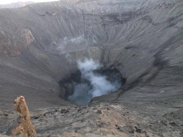 Monte Bromo vulcão, a vista incrível da montanha Bromo localizado — Fotografia de Stock