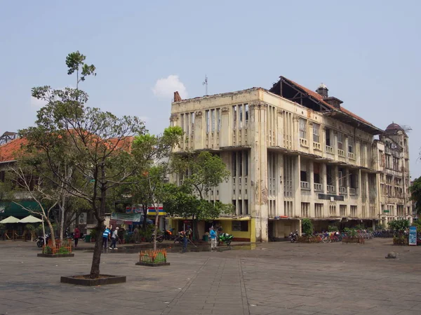 Здание концерна Дасаад Мусин. Путешествие в Джакарте, столице — стоковое фото