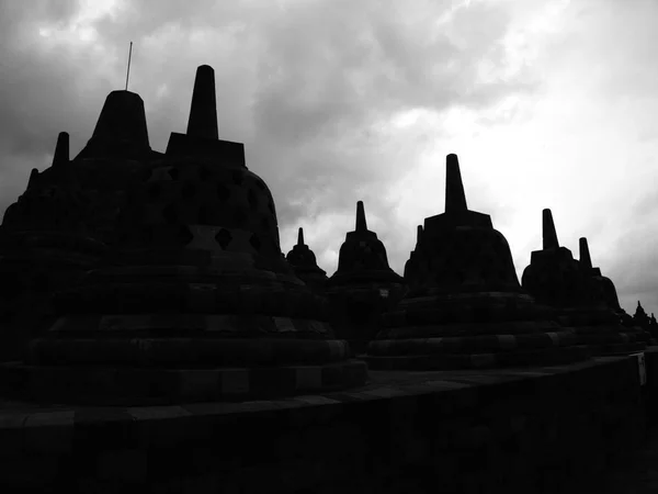 Pôr do sol em Borobudur na cidade de Yogyakarta. Viaje na Indonésia. 8t — Fotografia de Stock