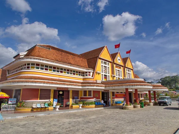 Estação Ferroviária de Estilo Colonial Francês em Da Lat City. Viajar em — Fotografia de Stock