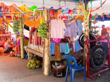 Burirum Provinc yerel köyde Budist Bağış Olay
