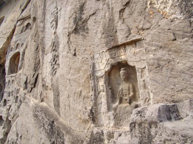 Luoyang Longmen mağaraları. Kırık Buda ve taş mağaralar ve 